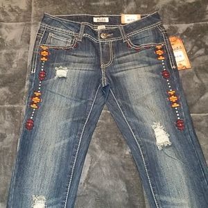🆕️ Mudd Distressed Skinny Jeans